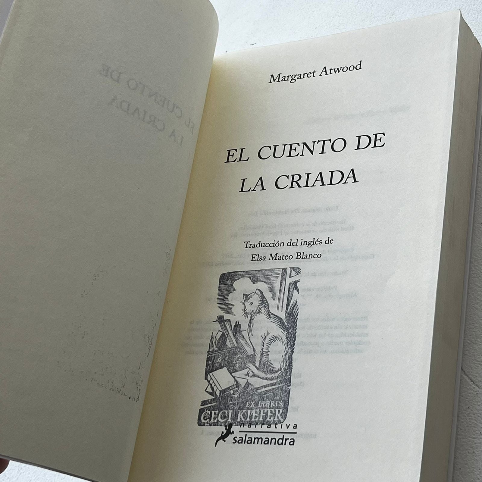 El cuento de la criada - Margaret Atwood - Salamandra - Libro Usado