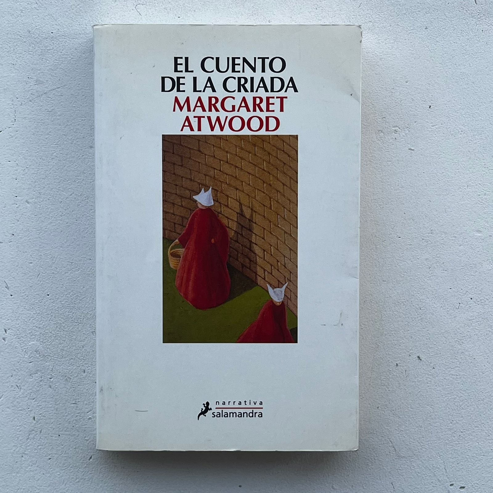 El cuento de la criada - Margaret Atwood - Salamandra - Libro Usado