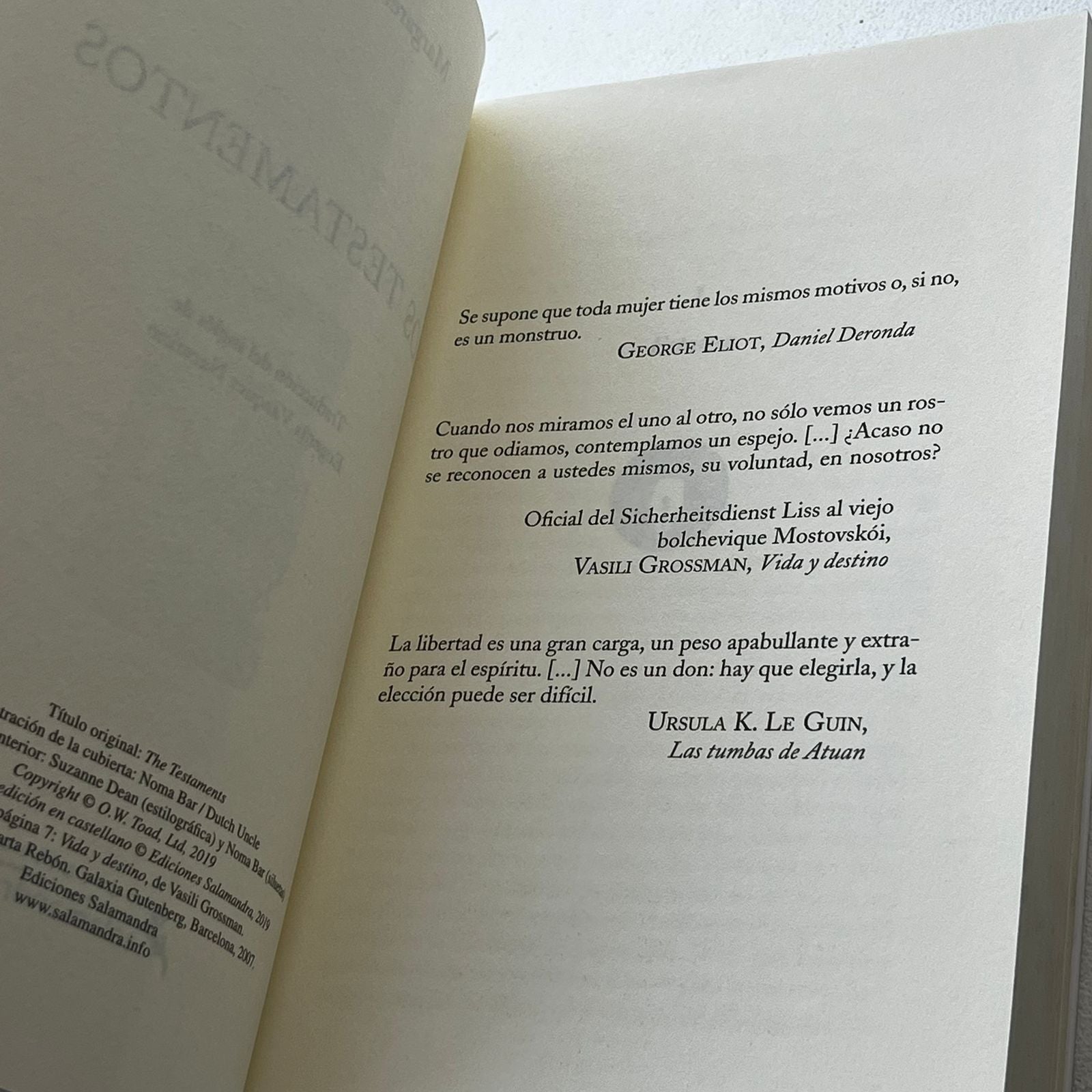 Los testamentos - Margaret Atwood - Salamandra - Libro Usado