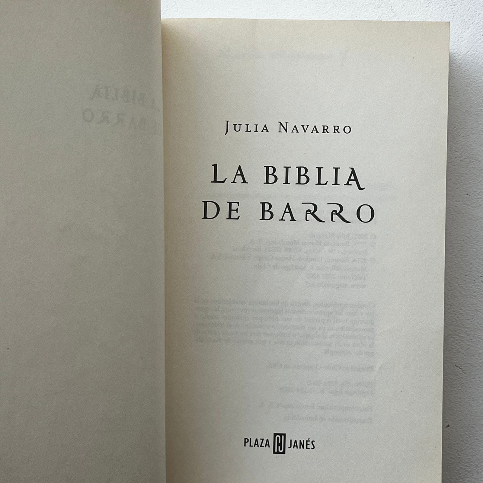 La Biblia de barro - Julia Navarro - Plaza Janes - Libro Usado
